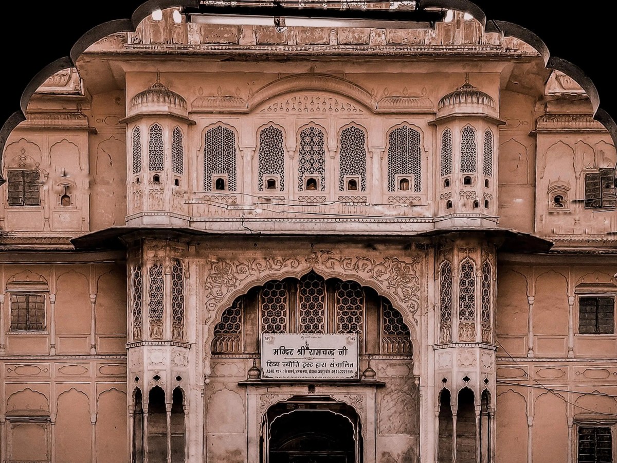 The Muslim self and its Hindu neighbours: amity and antagonism in the homelands of&nbsp;Bengal