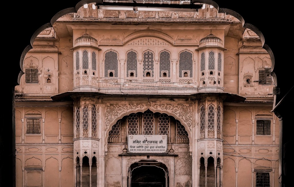 The Muslim self and its Hindu neighbours: amity and antagonism in the homelands of&nbsp;Bengal